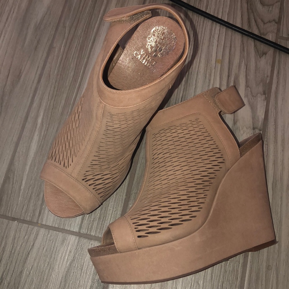 Vinca Camuto wedges